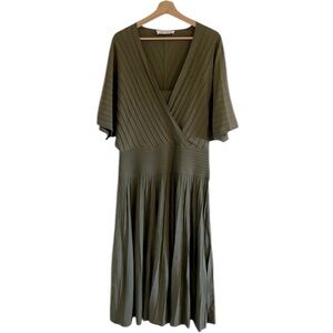 The Fold London Midi Pleated Dress Women’s Size Large Stretch Olive Green